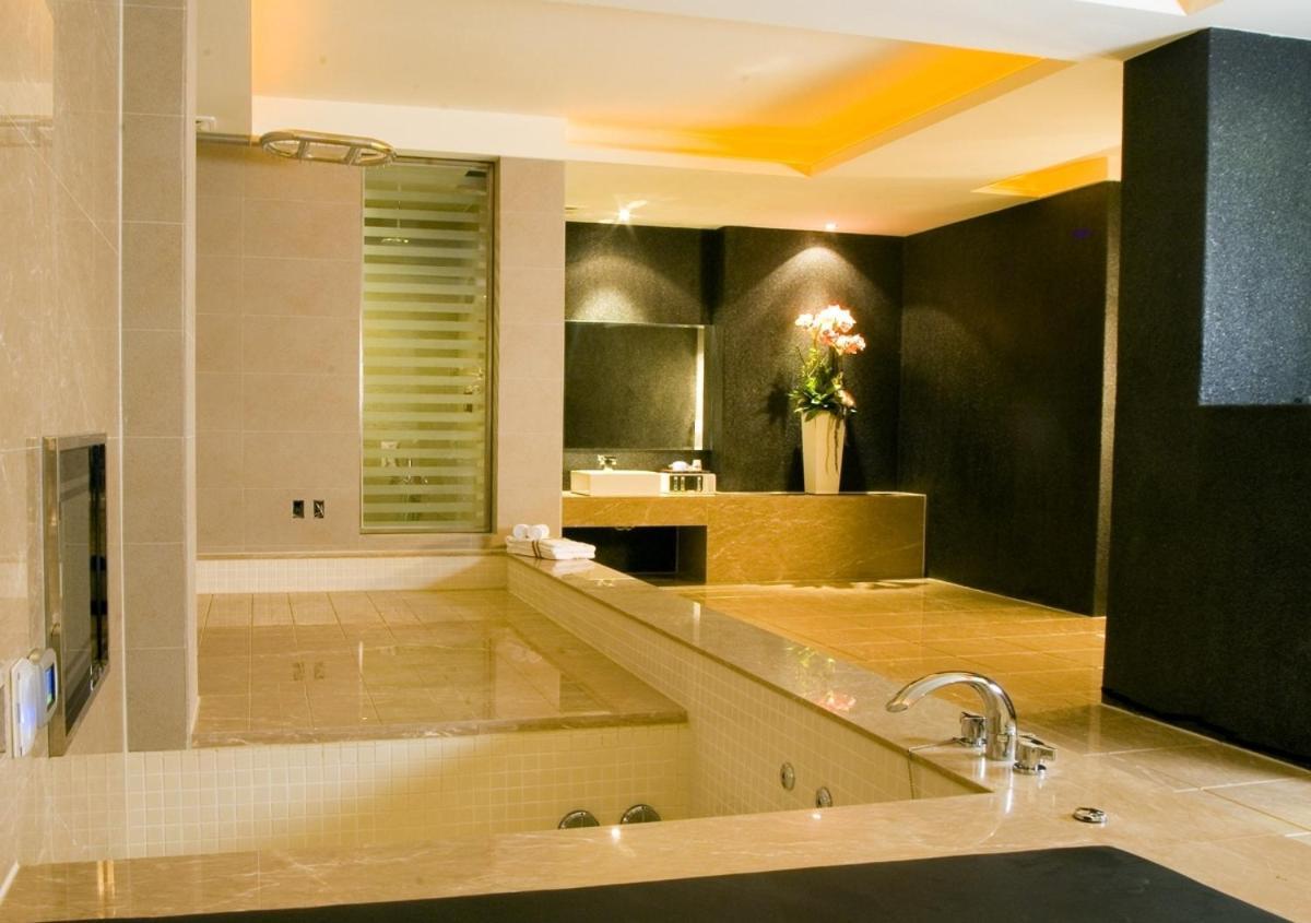 Hip Spa Motel Тайчжун Экстерьер фото
